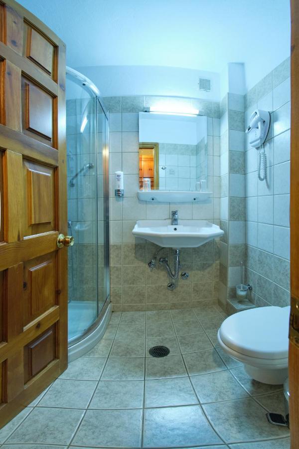 מצובון Hotel Victoria מראה חיצוני תמונה
